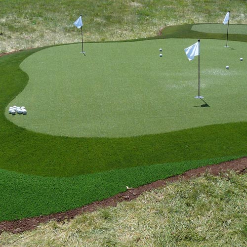 SYNLawn Artificial Turf Perfects a St. Louis Putting Green