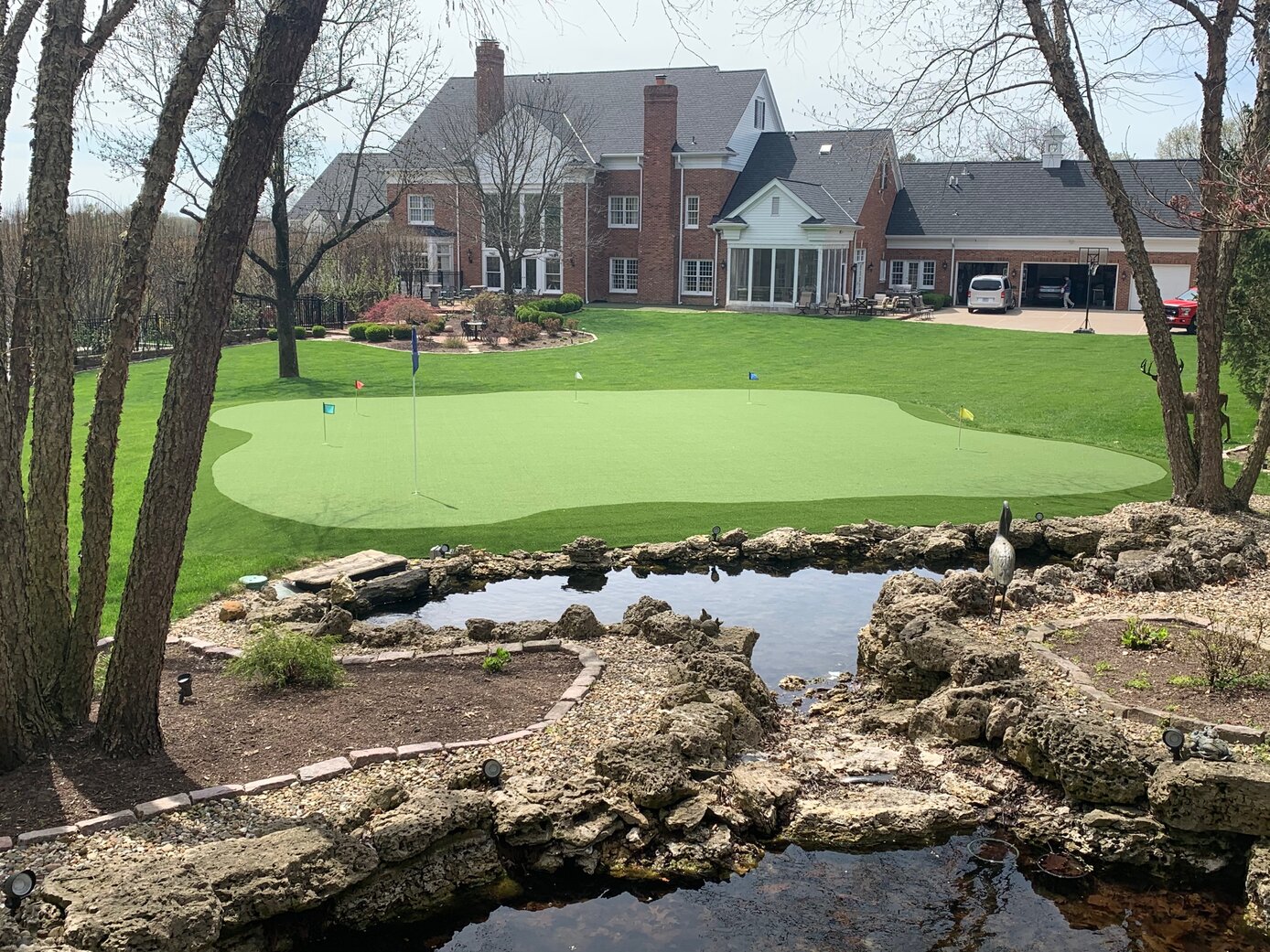 outdoor putting green grass area