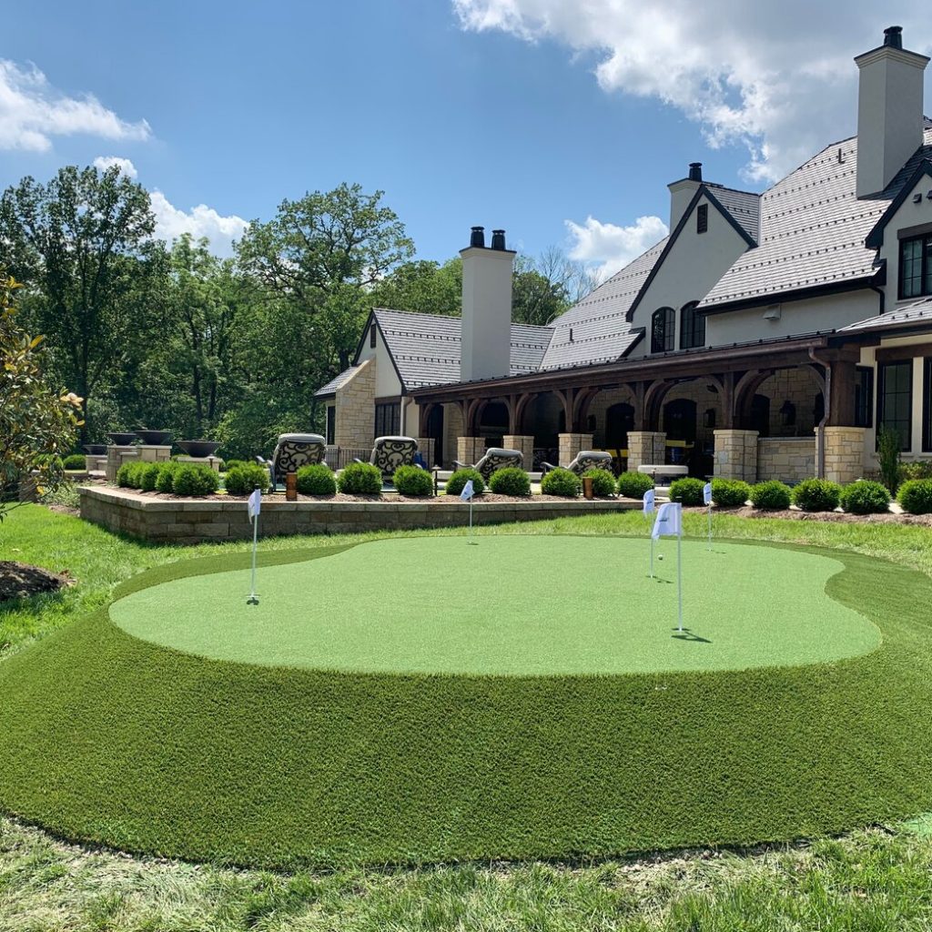 Backyard putting green in St. Louis, MO