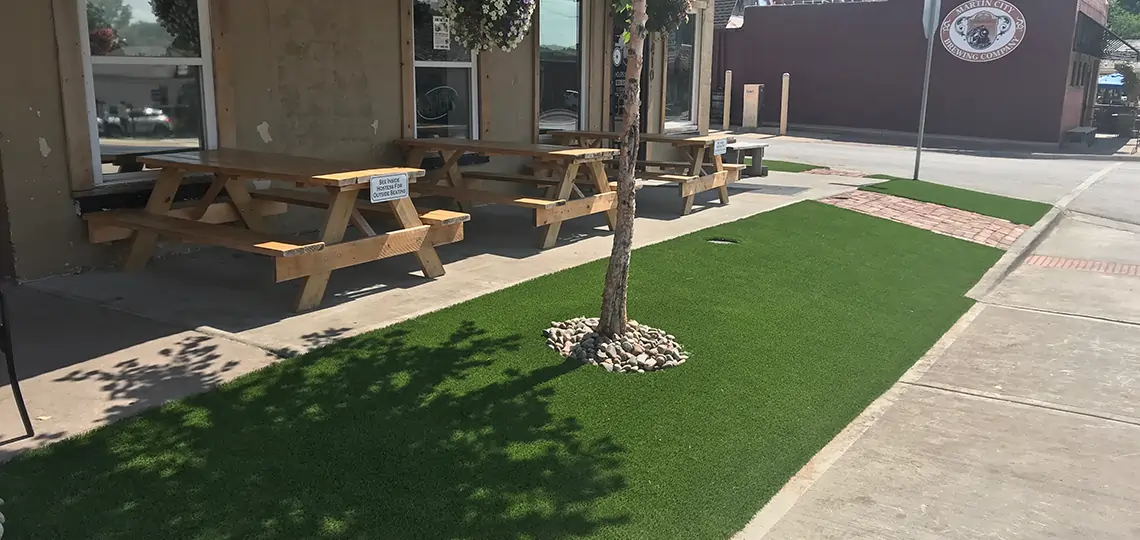 Artificial grass restaurant patio installed by SYNLawn
